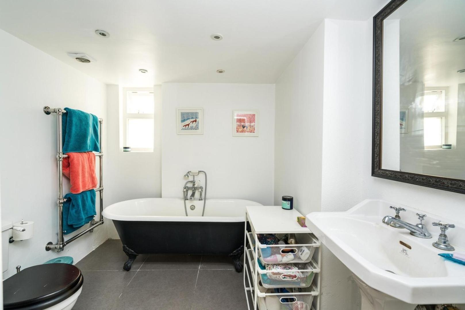 Fantastic 3 Bedroom Flat West Hampstead Londra Dış mekan fotoğraf