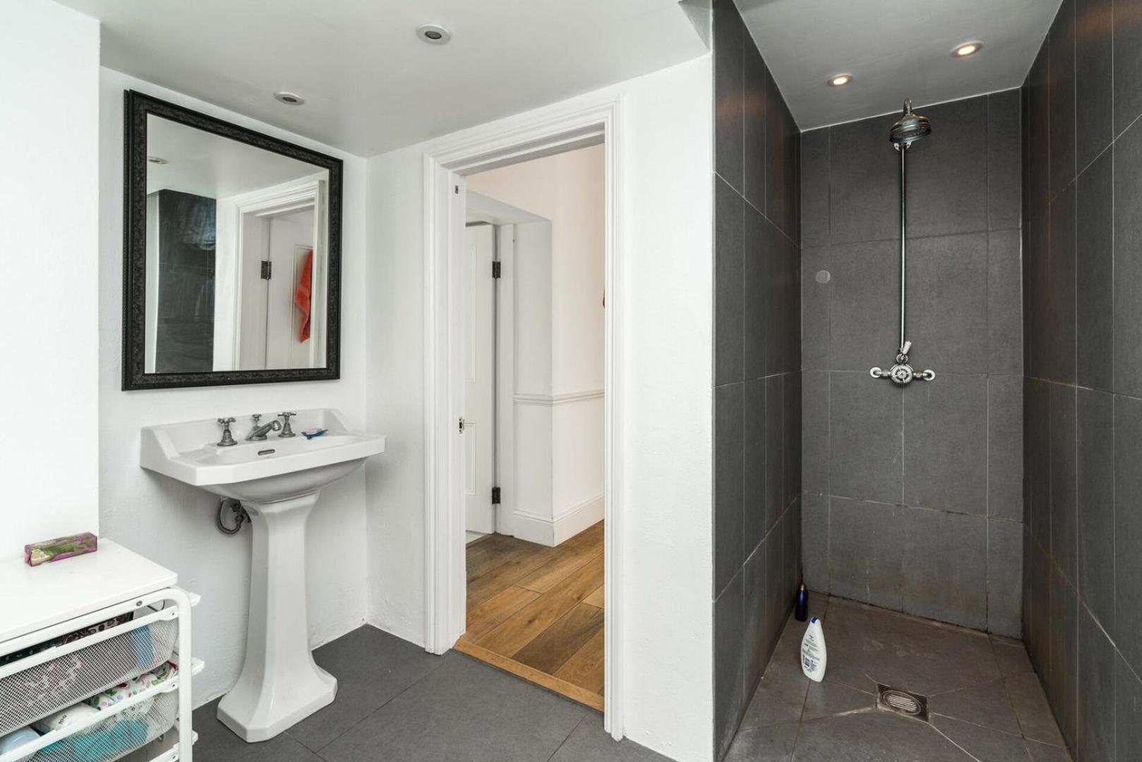 Fantastic 3 Bedroom Flat West Hampstead Londra Dış mekan fotoğraf